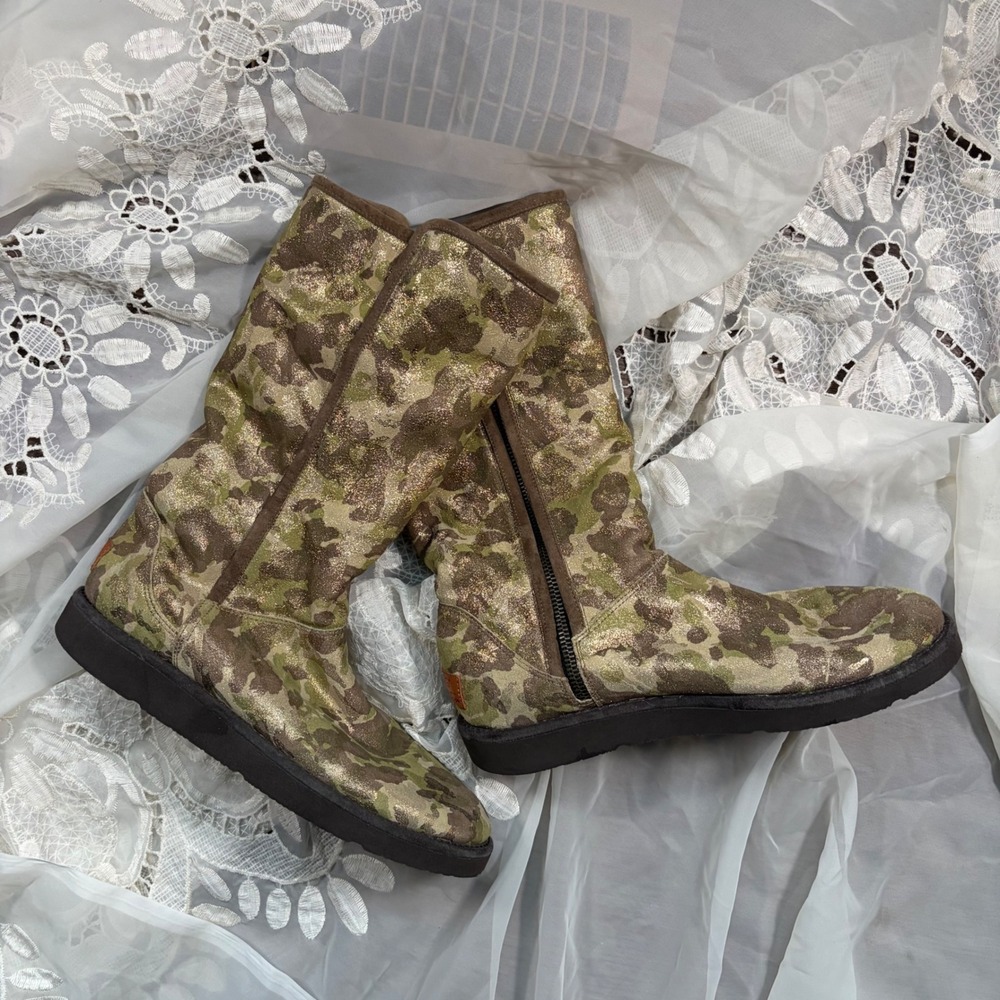 RARE UGG Grunge Western Camo Metallic Gold Shearling Lined Tall Zip Boots Camo